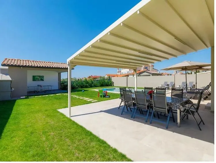 Villa Edi-Heated Pool & E-Bike Шишан