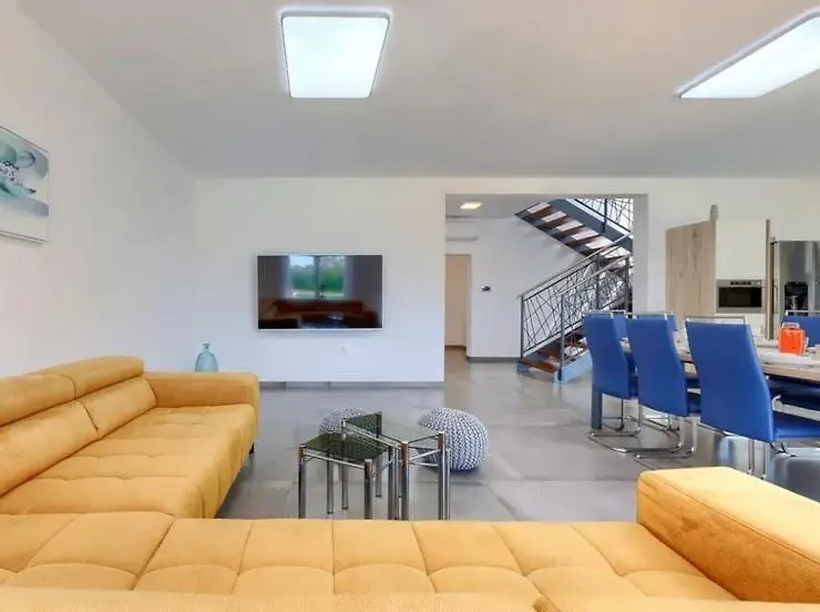 Villa Edi-Heated Pool & E-Bike Шишан Хорватия