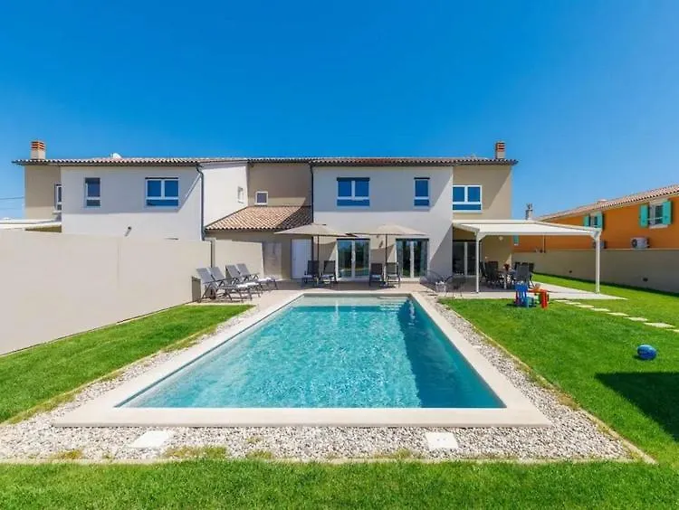 Villa Edi-Heated Pool & E-Bike Шишан