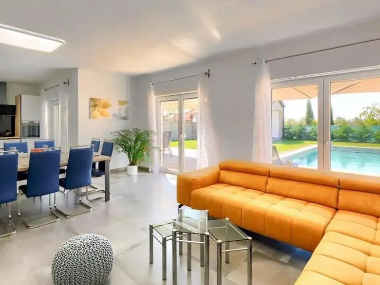 Villa Edi-Heated Pool & E-Bike Шишан 0*,
